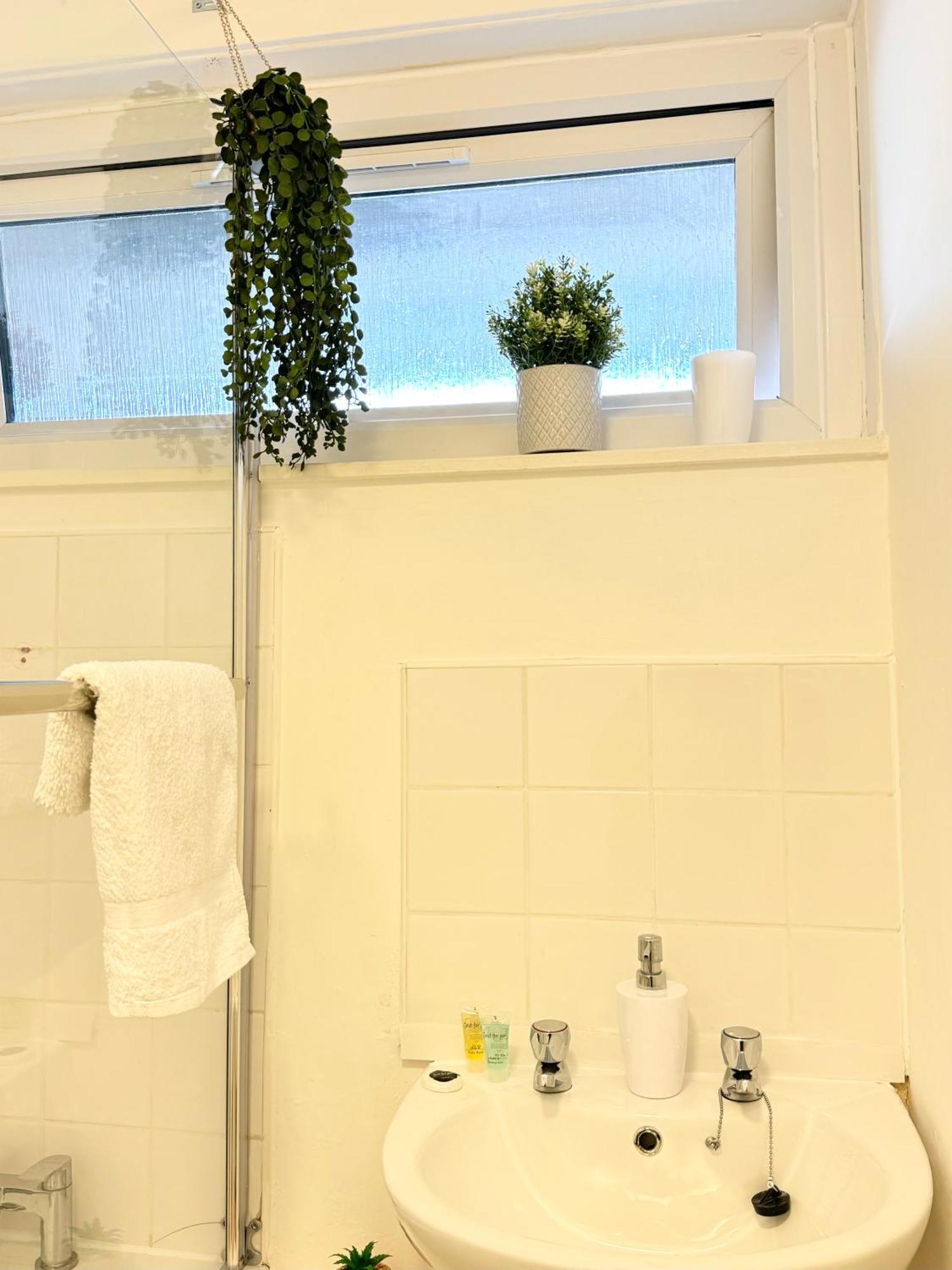 Stunning Apartment, Sleeps 4, Central London, 1 Bedroom, Zone 1, Kennington - Open For Business Stays, Long Stays And Families Relocating Bagian luar foto